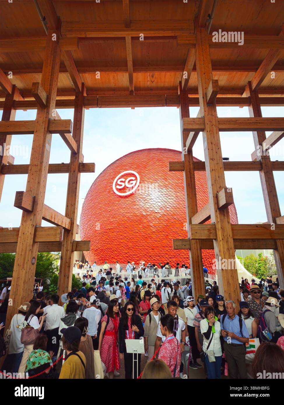 Singapur Pavillon auf der Expo 2025 Osaka – legendäre Orange Sphere Stockfoto