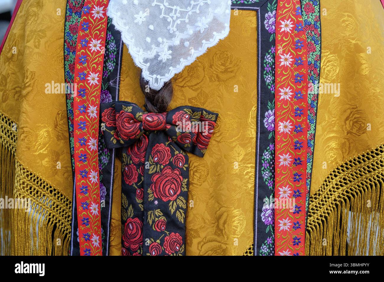 Details der traditionellen Damenkostüme, der traditionellen Ballseiten des Landtanzes, des typischen ibizanischen Tanzes, Portinax, Ibiza, Balearen, Spanien, Europa Stockfoto