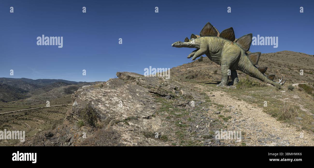 Lebensgroßer Dinosaurier und seine Umgebung, Penaportillo Site, Munilla, La Rioja, Spanien, Europa Stockfoto