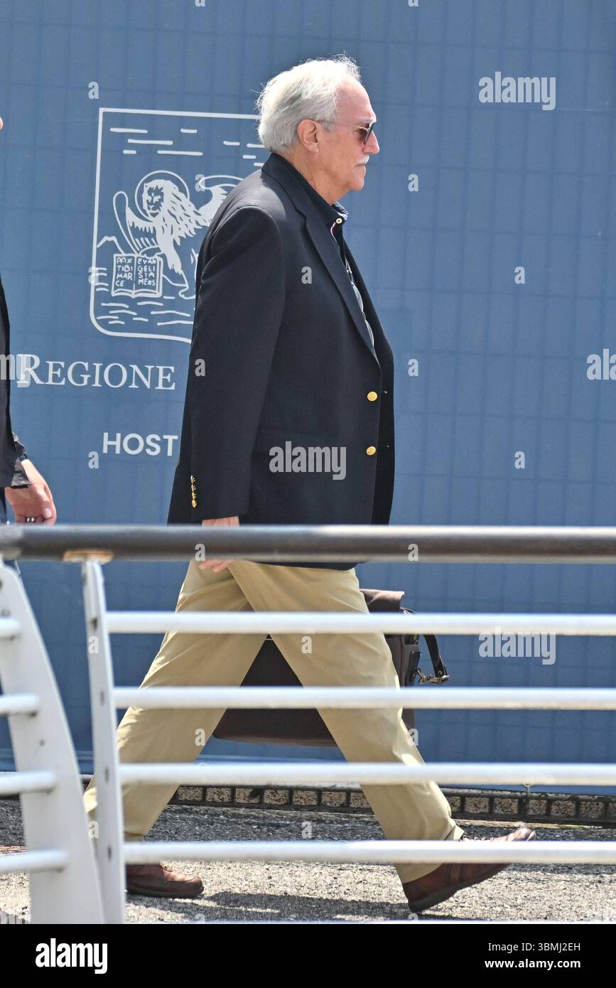 Venedig, Italien. Juni 2025. NAMENSKORREKTUR - Miguel Bezos (Vater von Jeff Bezos) kommt am Flughafen Venedig vor der Hochzeit von Jeff Bezos am 25. Juni 2025 in Venedig an. Foto: Julien Reynaud/APS-Medias/ABACAPRESS.COM Credit: Abaca Press/Alamy Live News Stockfoto