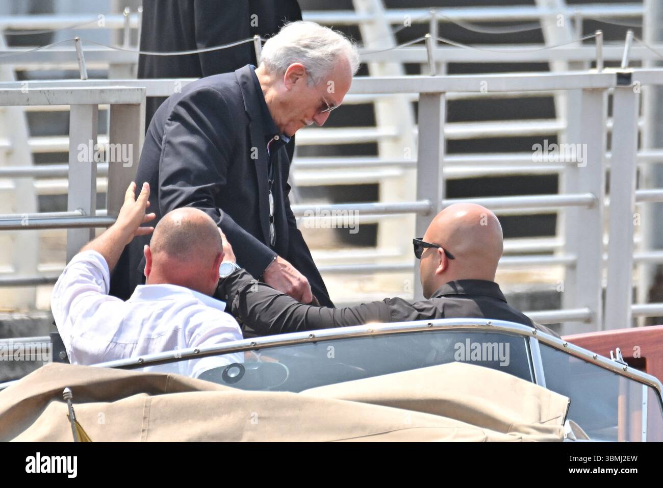 Venedig, Italien. Juni 2025. NAMENSKORREKTUR - Miguel Bezos (Vater von Jeff Bezos) kommt am Flughafen Venedig vor der Hochzeit von Jeff Bezos am 25. Juni 2025 in Venedig an. Foto: Julien Reynaud/APS-Medias/ABACAPRESS.COM Credit: Abaca Press/Alamy Live News Stockfoto