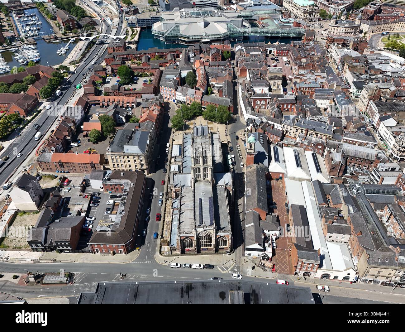 areal Views of Hull Minster ist eine anglikanische Kirche im Zentrum von Hull. Die Kirche hieß Holy Trinity Church. East Riding of Yorkshire, England Stockfoto