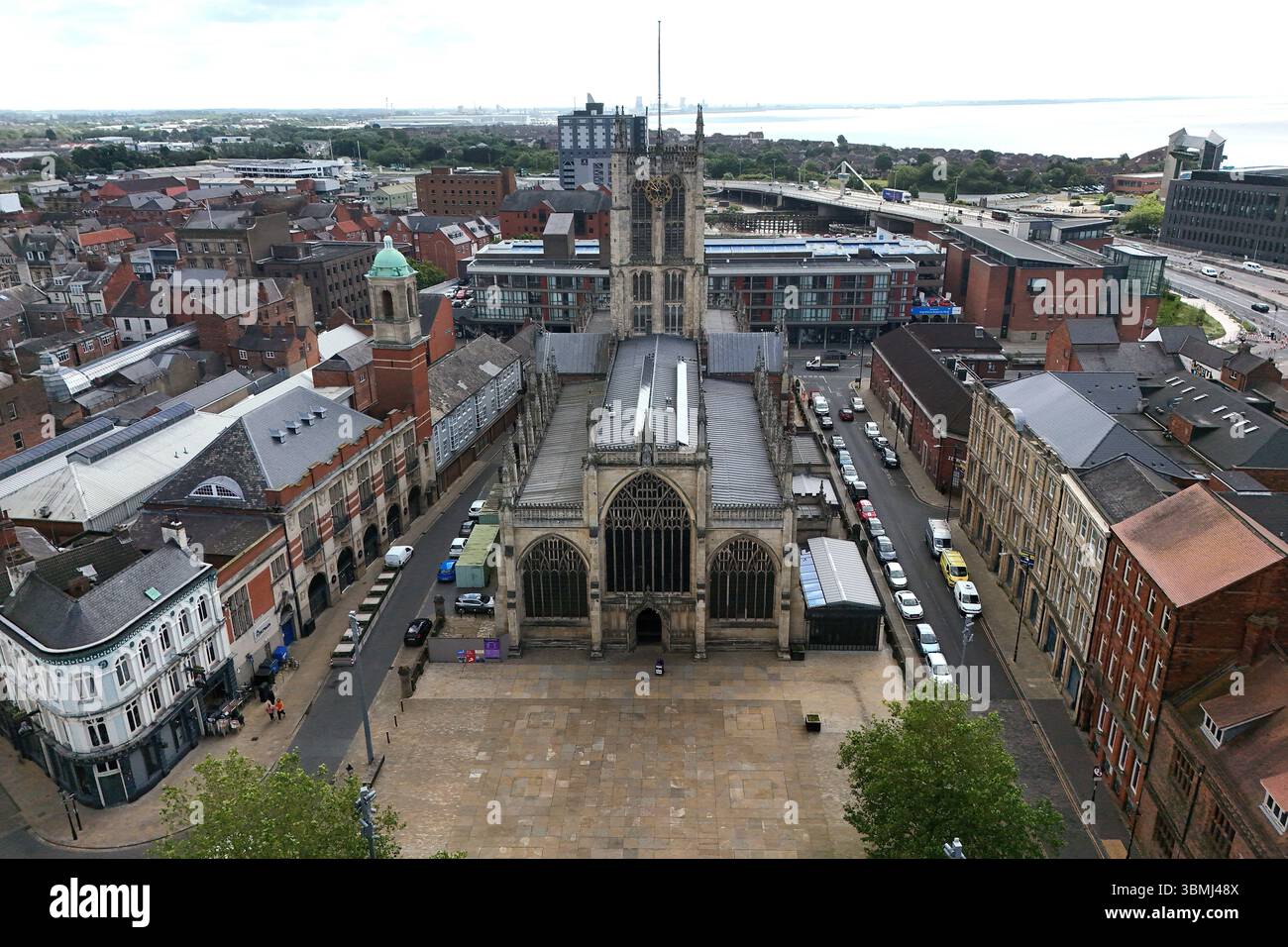 areal Views of Hull Minster ist eine anglikanische Kirche im Zentrum von Hull. Die Kirche hieß Holy Trinity Church. East Riding of Yorkshire, England Stockfoto