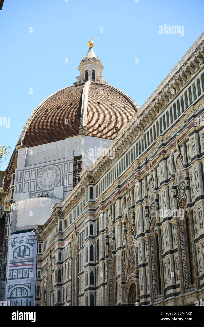 Großes, reich verziertes Gebäude in florenz, italien, alte Architektur Stockfoto