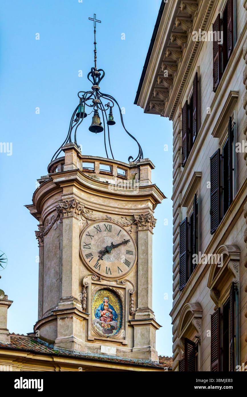 Barocker Glockenturm von Francesco Borromini mit Mosaik von Pietro da Cortona, Rom, Italien. Stockfoto
