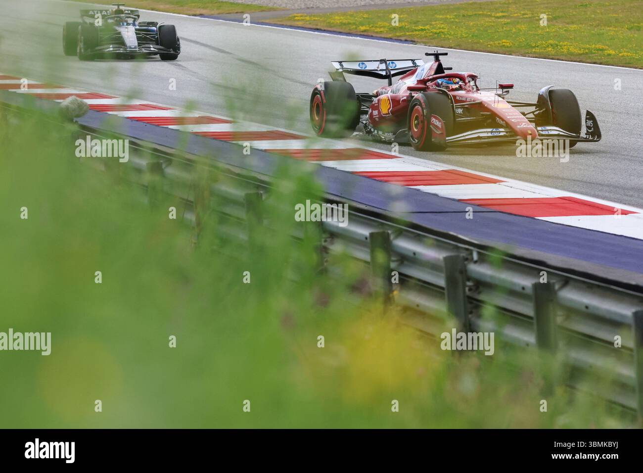 Red Bull Ring, 27. Juni 2025. Formel 1 MSC Cruises großer Preis von Österreich 2025. Im Bild: Dino Beganovic von Scuderia Ferrari HP im Ferrari SF-25 während des ersten Trainings © Piotr Zajac/Alamy Live News Stockfoto