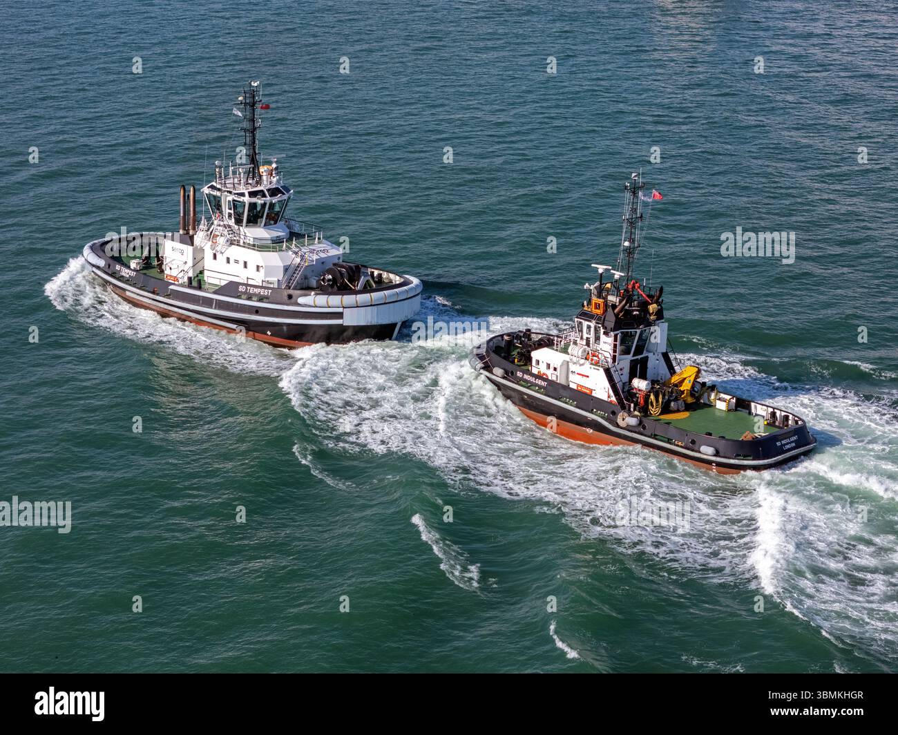 Die Damen Seefahrer SD Tempest und SD Invengent werden von Seroo in Portsmouth betrieben. Stockfoto