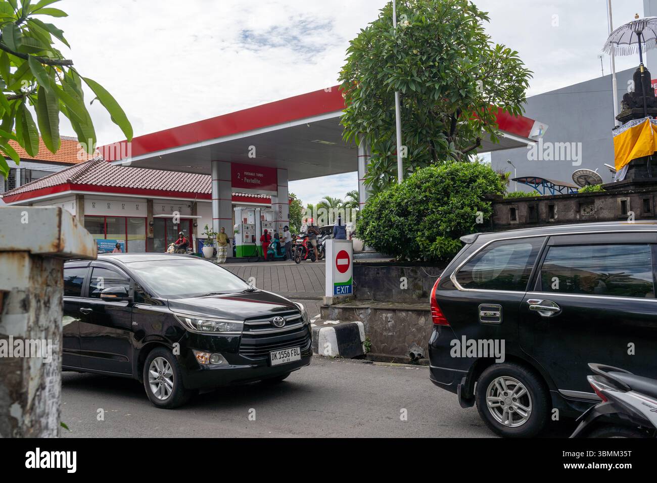Bali, Indonesien - 29. Dezember 2024: Pertamina Tankstelle. Stockfoto