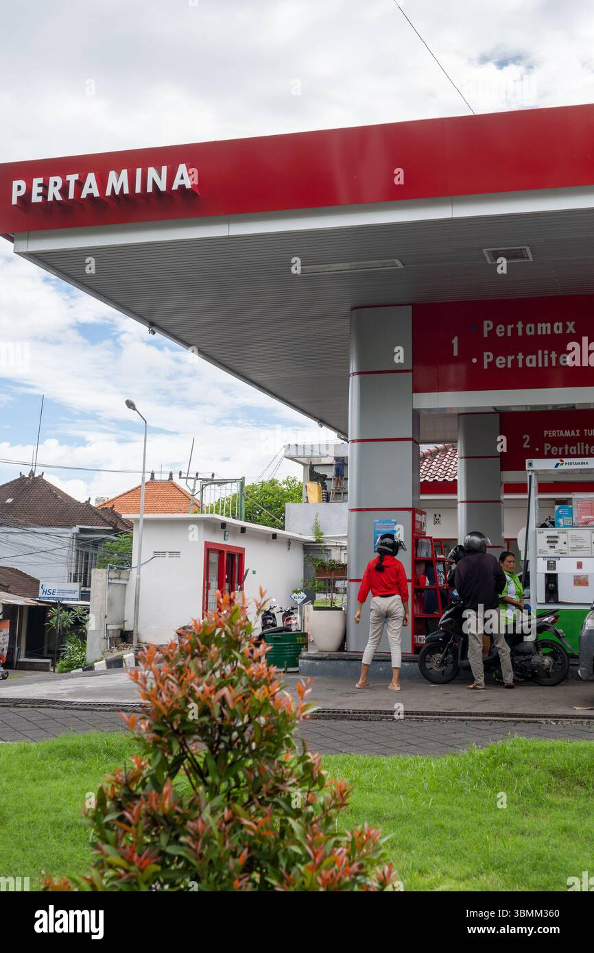 Bali, Indonesien - 29. Dezember 2024: Pertamina Tankstelle. Stockfoto