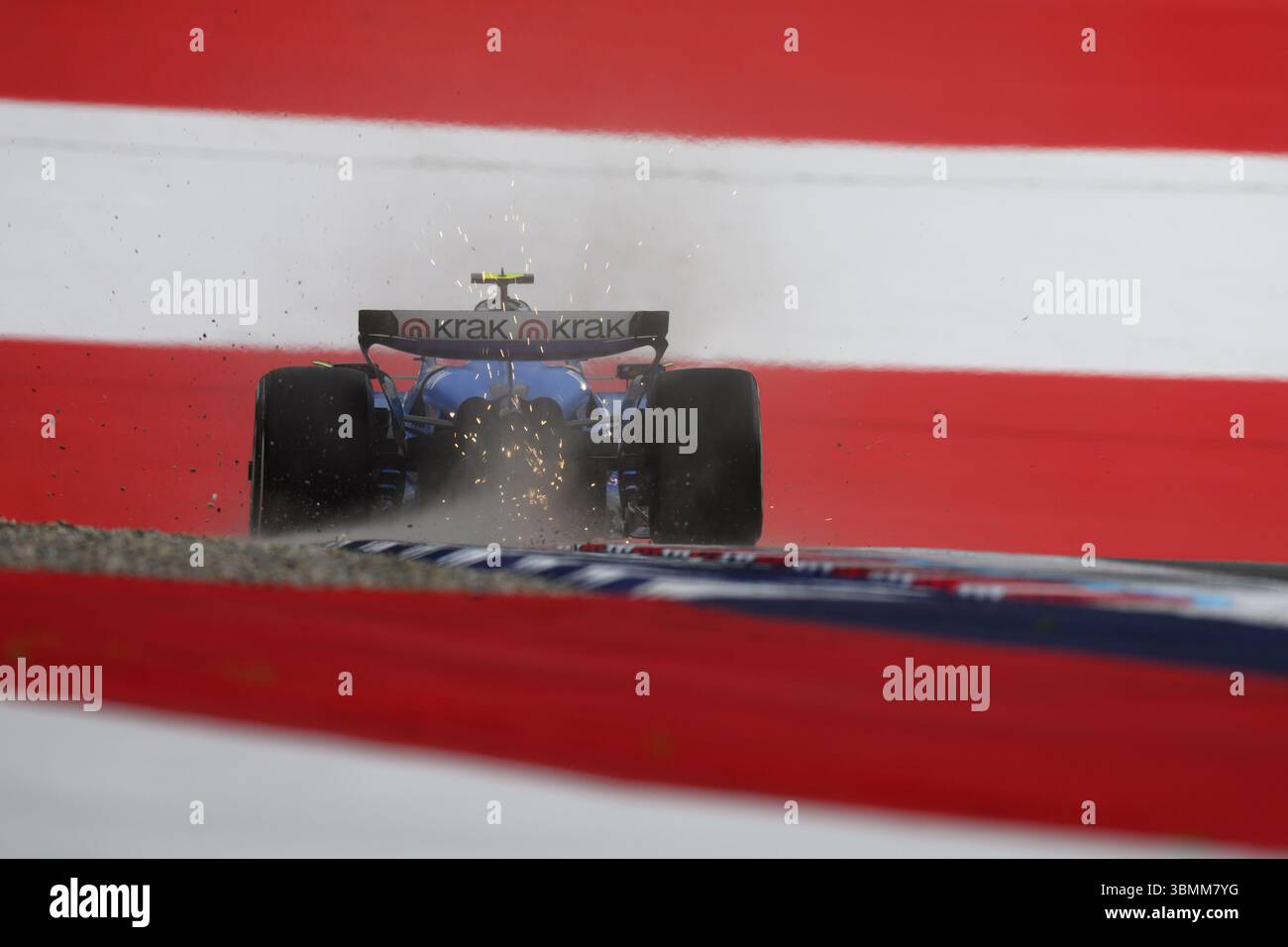 Spielberg, Österreich. Juni 2025. Der Williams F1-Wagen wurde in Kurve 9 während des Free Practice 2 der MSC CRUISES AUSTRIAN GP 2025 auf dem Red Bull Ring in Spielberg (Steiermark, Österreich), der 11. Runde der FIA F1 Weltmeisterschaft 2025, von hinten genommen. Quelle: Riccardo Righetti/Alamy Live News Stockfoto