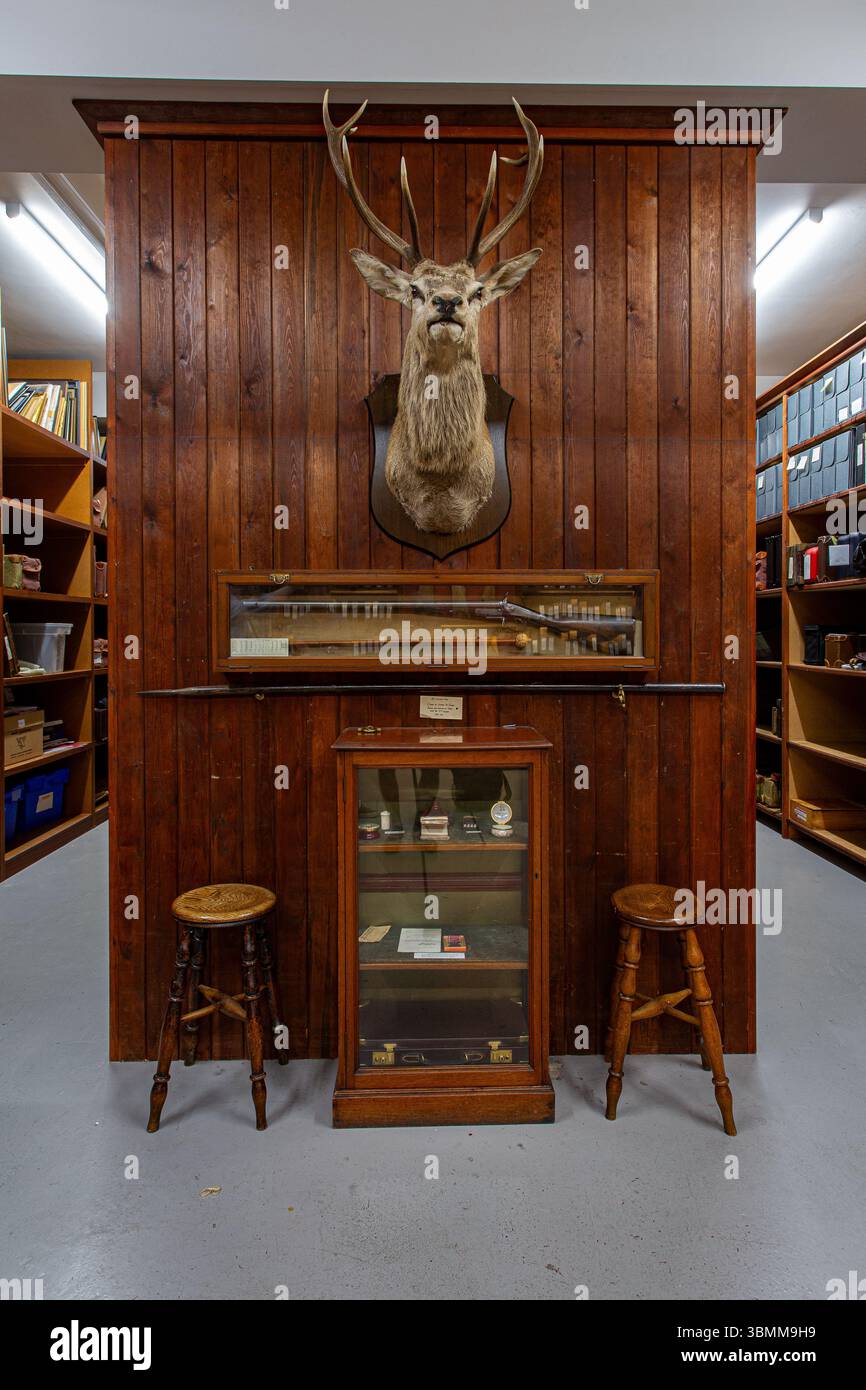 Purdey & Sons wurde 1814 gegründet, um Sportgewehre und -Gewehre sowie luxuriöse Kleidung und Accessoires zu kreieren. Stockfoto