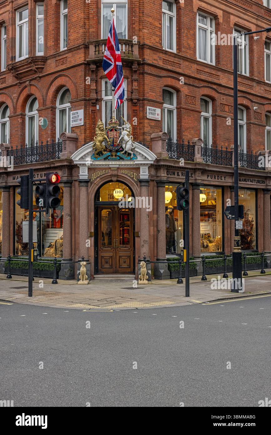 Das Audley House, Purdey & Sons, 1814 gegründet, bietet maßgeschneiderte Sportgewehre und Gewehre sowie luxuriöse Kleidung und Accessoires. Stockfoto