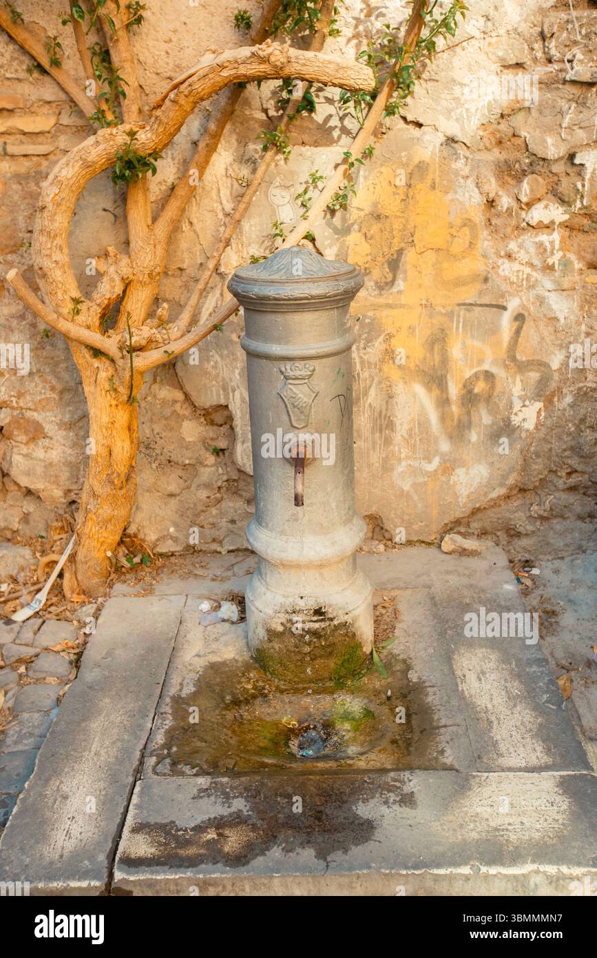 Rom, Italien, öffentlicher Trinkbrunnen Trastevere, Wasserbrunnen Stockfoto