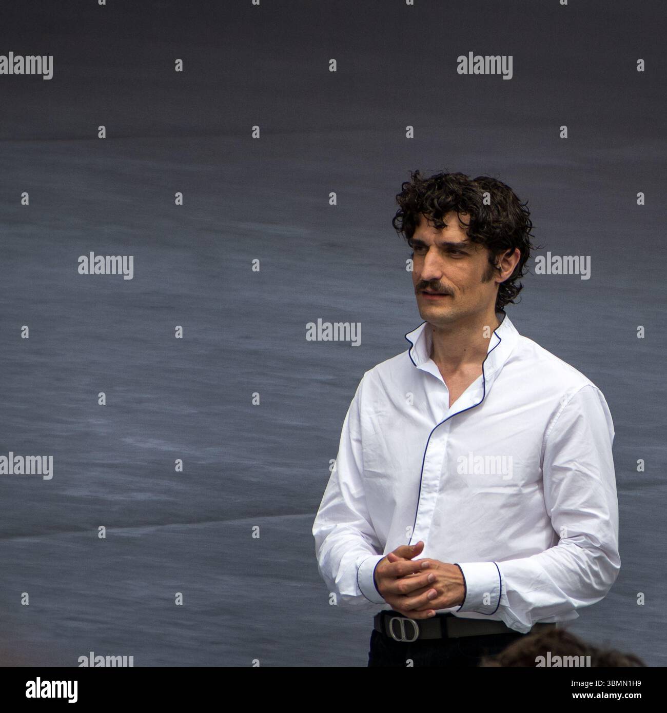 Louis Garrel bei der Dior Herrenmode Frühjahr/Sommer 2026 Show im Rahmen der PARISER MODEWOCHE - 27. JUNI 2025 - Jacques Julien/Alamy Live News Stockfoto