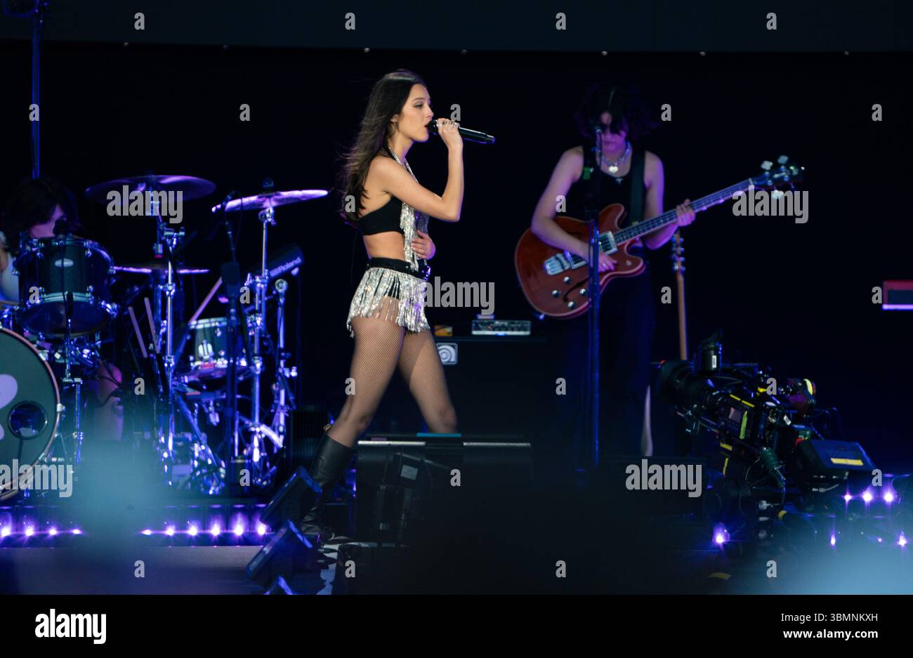 LONDON, ENGLAND - 27. JUNI: Olivia Rodrigo tritt am 27. Juni 2025 auf der Bühne des BST Hyde Park im Hyde Park in London auf. (Foto von Lounisphotography) Stockfoto