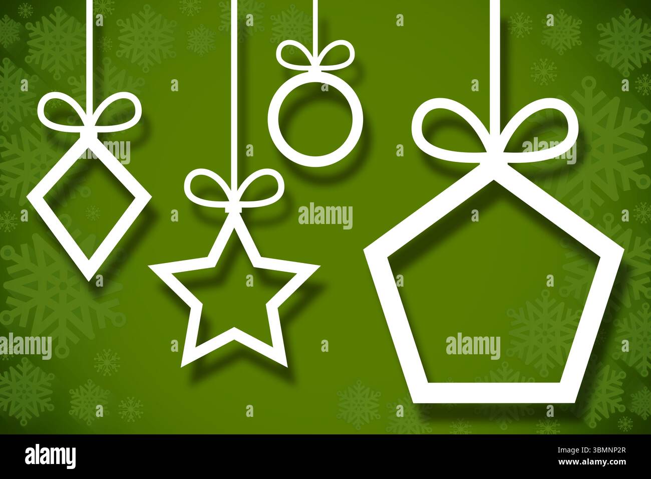 weihnachtsdekoration auf Grün hängen Stockfoto