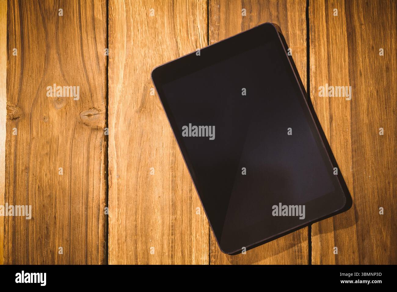 Über dem Tablet auf dem Schreibtisch Stockfoto