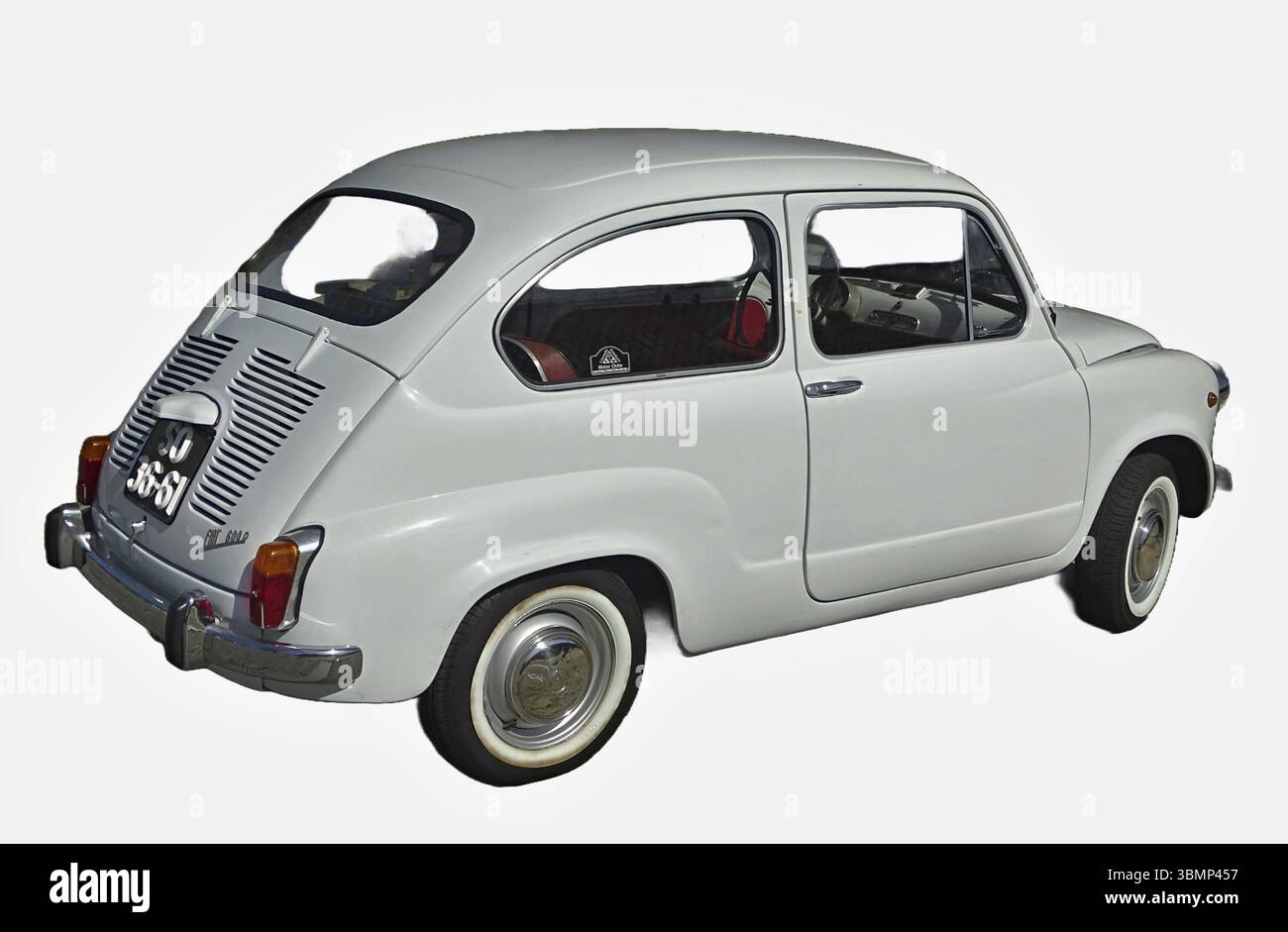 Klassischer weißer Fiat 600 mit Vintage-Design und ikonischem italienischem Stil Stockfoto