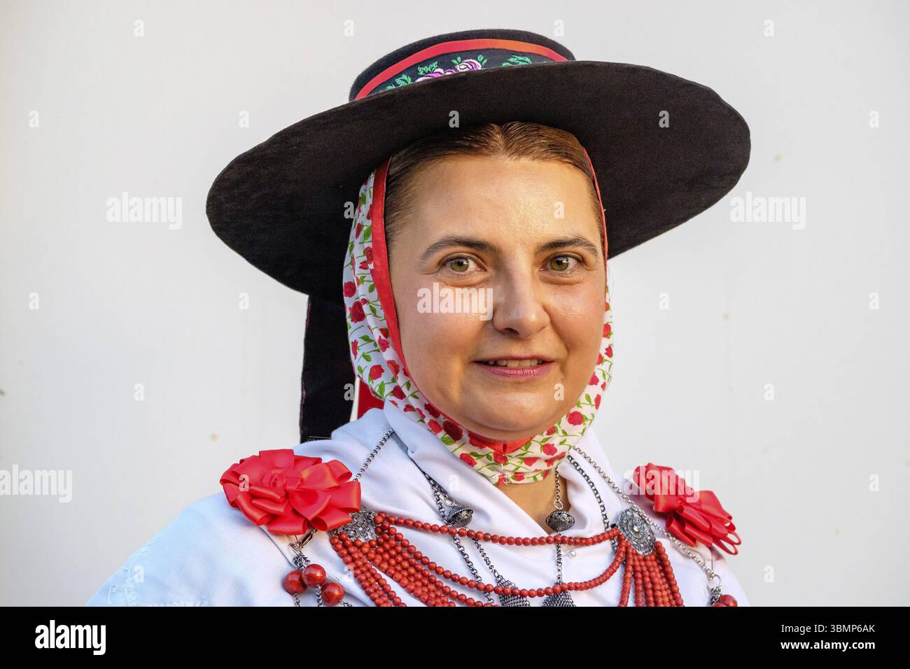Details der traditionellen Damenkostüme, der traditionellen Ballseiten des Landtanzes, des typischen ibizanischen Tanzes, Portinax, Ibiza, Balearen, Spanien, Europa Stockfoto