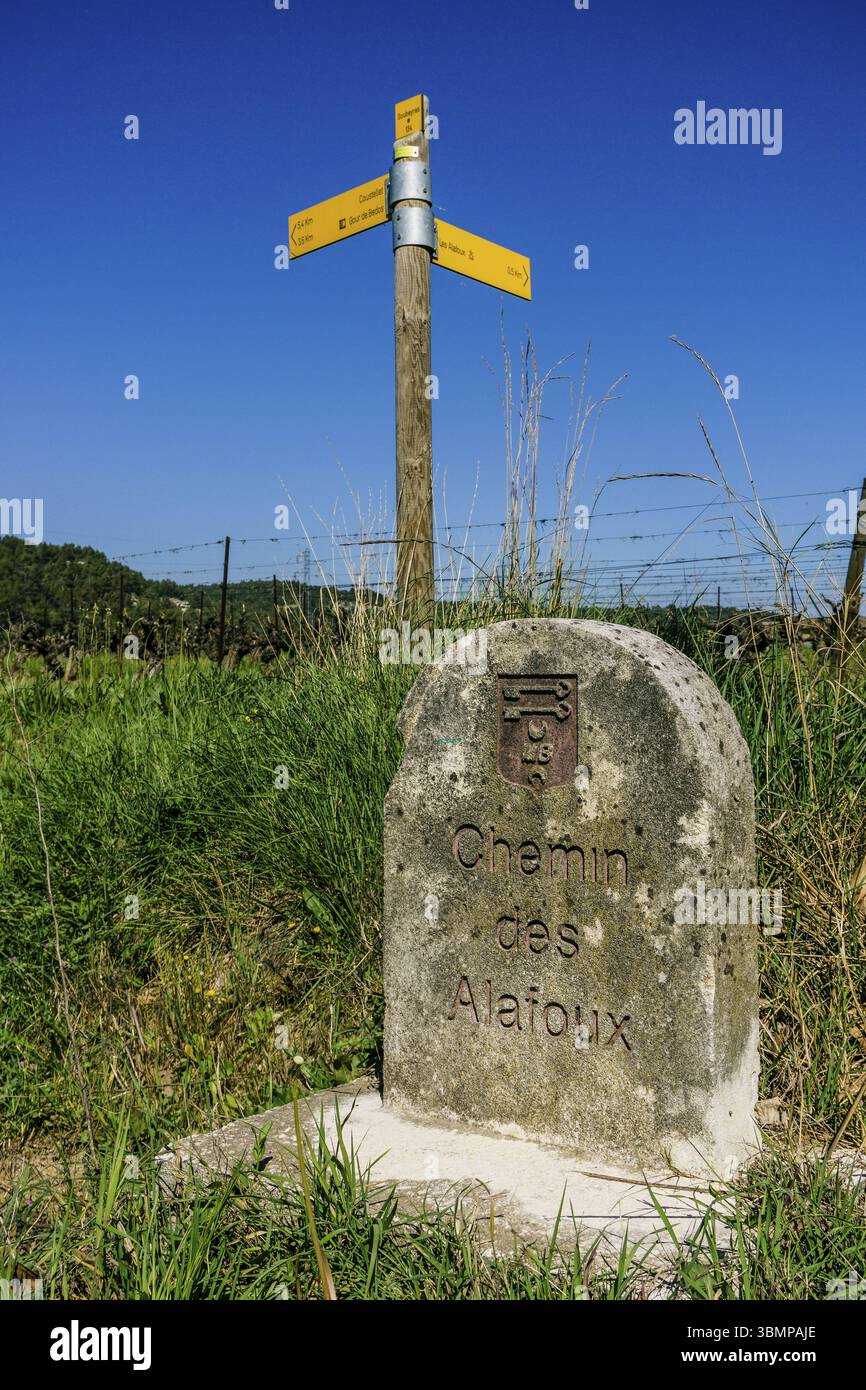 Alafoux Pfad und Straßenschild, Provence, Frankreich, Europa Stockfoto