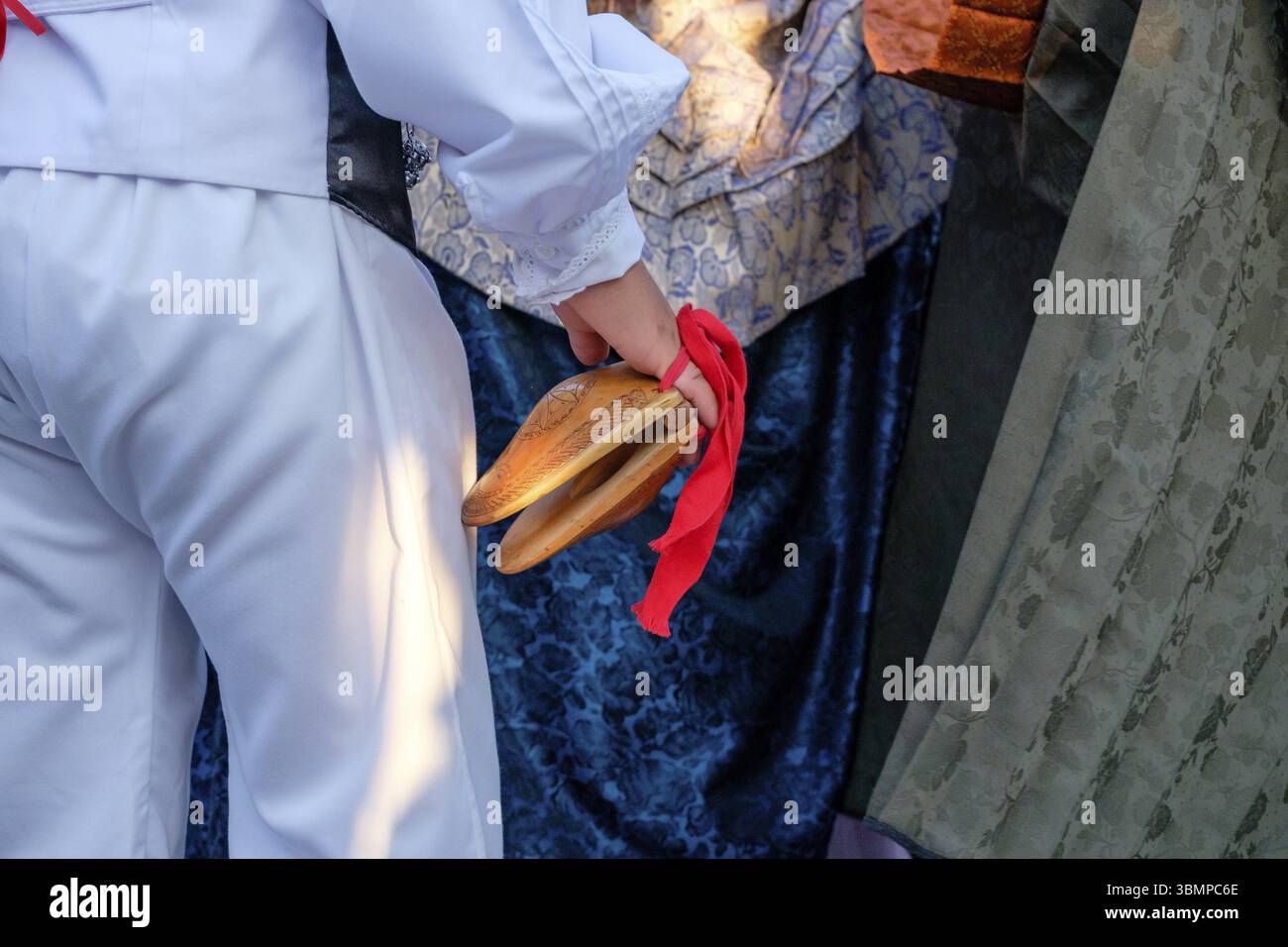 Musikalische Kastanien klingen, traditionelle Landtanzbälle, typisch ibizanischer Tanz, Portinax, Ibiza, Balearen, Spanien, Europa Stockfoto