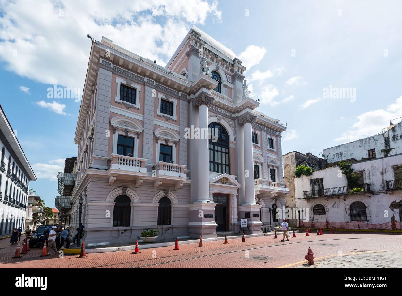 Panama City, Panama - 13. April 2024: Stadtpalast von Panama, Heimat des Panama History Museum in Panama City, Panama, Zentralamerika. Stockfoto