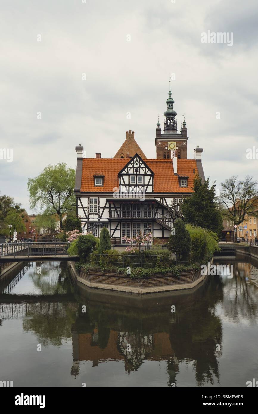 Alte Architektur der Altstadt in Danzig Polen. Schöne und bunte alte Häuser historischen Teil der Innenstadt. Reiseziel. Touristenattraktionen Stockfoto