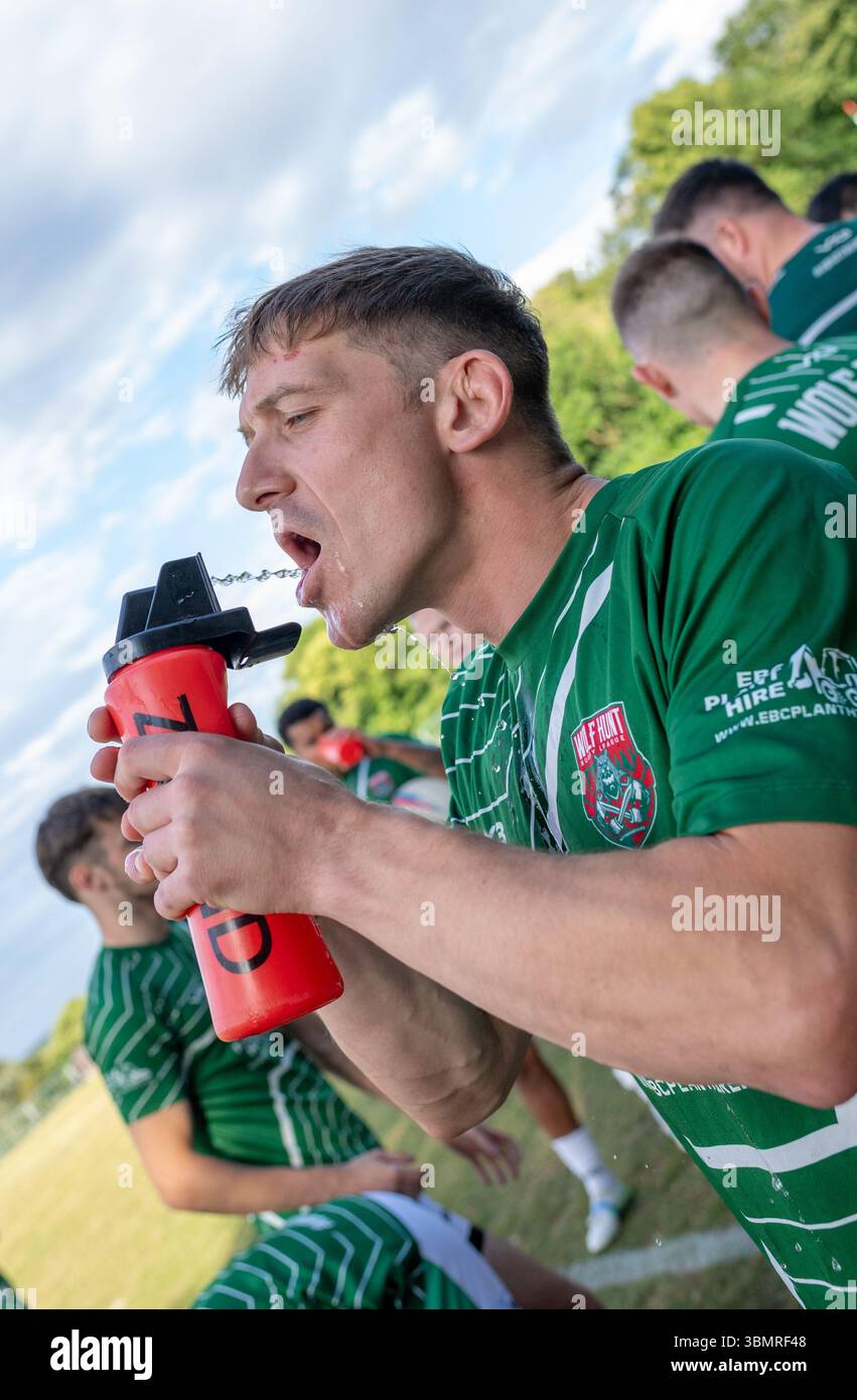 Männer spielen in einem Amateur-Rugby-League-Spiel. Stockfoto