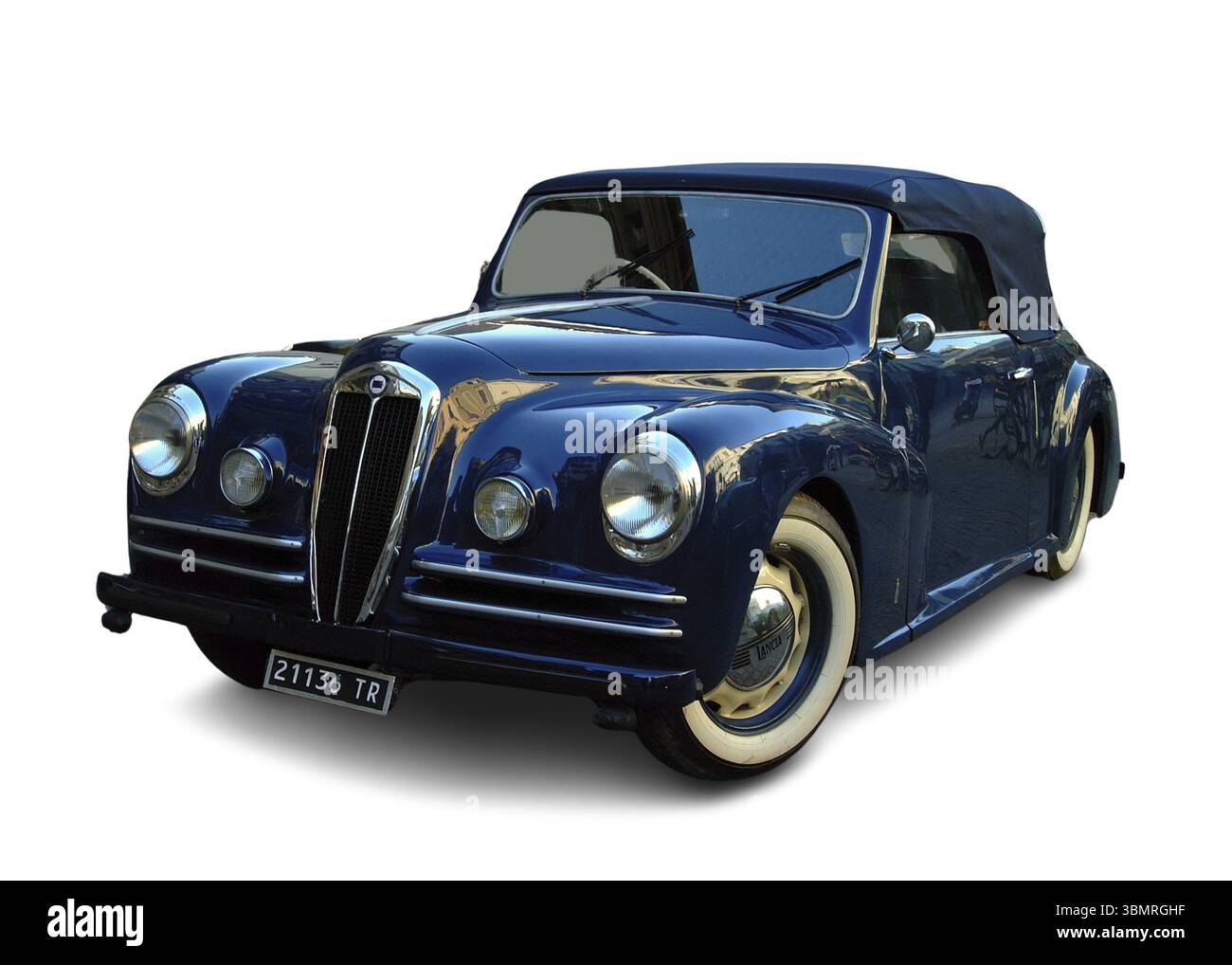 Klassisches Cabriolet Lancia Aurelia B50 Pininfarina mit elegantem Design und luxuriösen Details, die zeitlosen italienischen Stil zeigen Stockfoto