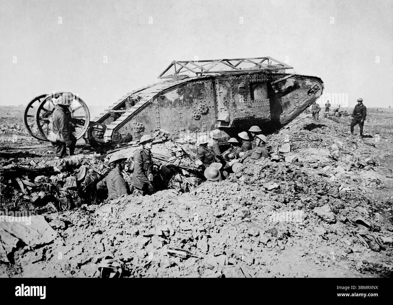 IN DER NÄHE VON THIEPVAL, DER SOMME, FRANKREICH – 25. September 1916 – ein früheres Modell der britischen Armee Mark I, genannt C-15, in der Nähe von Thiepval, 25. September 1916. T Stockfoto