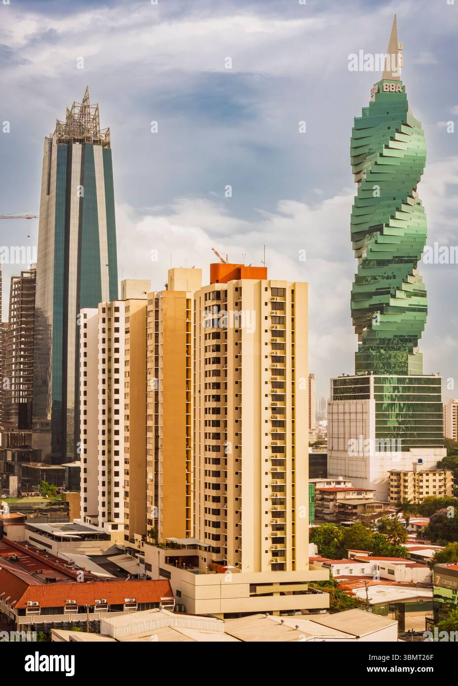 Panama City, Panama, 16. Mai 2014: Vertikale Ambitionen in den Tropen: Eine Studie in still Ascent Stockfoto