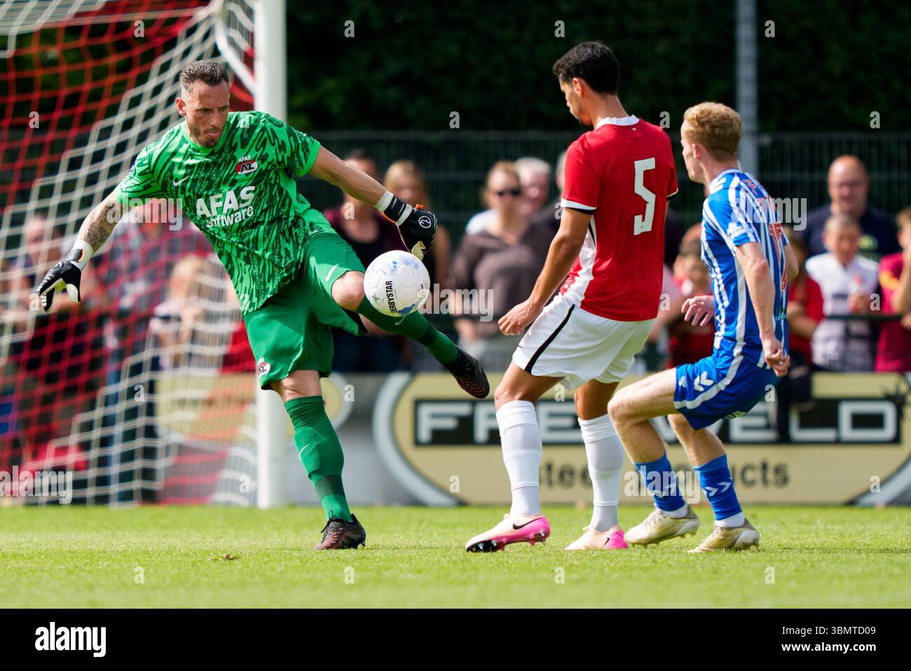 Dirkshorn, Niederlande. Juni 2025. DIRKSHORN, 28.06.2025, V.V. Dirkshorn, Saison 2025/2026, niederländischer Eredivisie Football, Spiel vor der Saison, AZ - Kilmarnock FC, AZ Keeper Hobie Verhulst Credit: Pro Shots/Alamy Live News Stockfoto