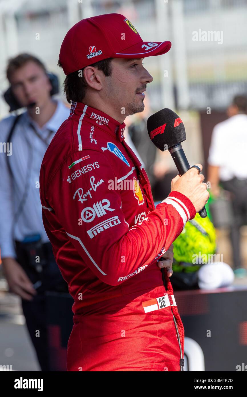 Spielberg, Österreich. Juni 2025. Charles LECLERC (MCO) im Interview mit dem ehemaligen F1-Fahrer Mark Webber, nachdem er 2025 den zweiten Platz in der Startaufstellung der MSC CRUISES AUSTRIAN GP auf dem Red Bull Ring in Spielberg (Steiermark, Österreich) belegte, 11. Runde zur FIA F1 Weltmeisterschaft 2025. Quelle: Riccardo Righetti/Alamy Live News Stockfoto