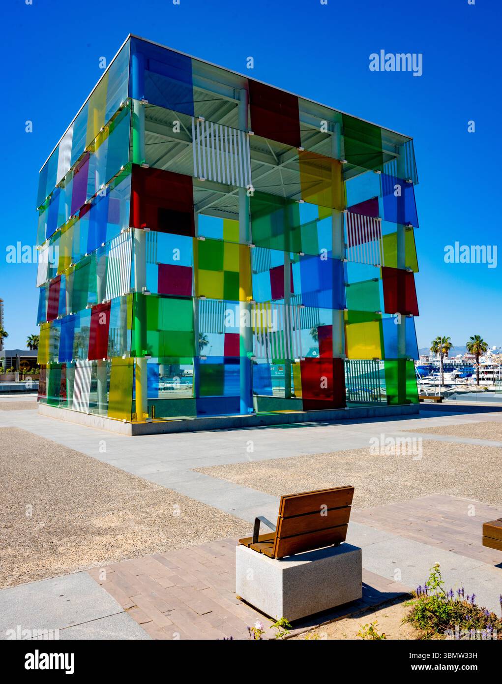 Centre Pompidou Málaga, ein ikonisches Gebäude, auch bekannt als „El Cubo“ („der Würfel“), Malaga, Andalusien, Spanien Stockfoto