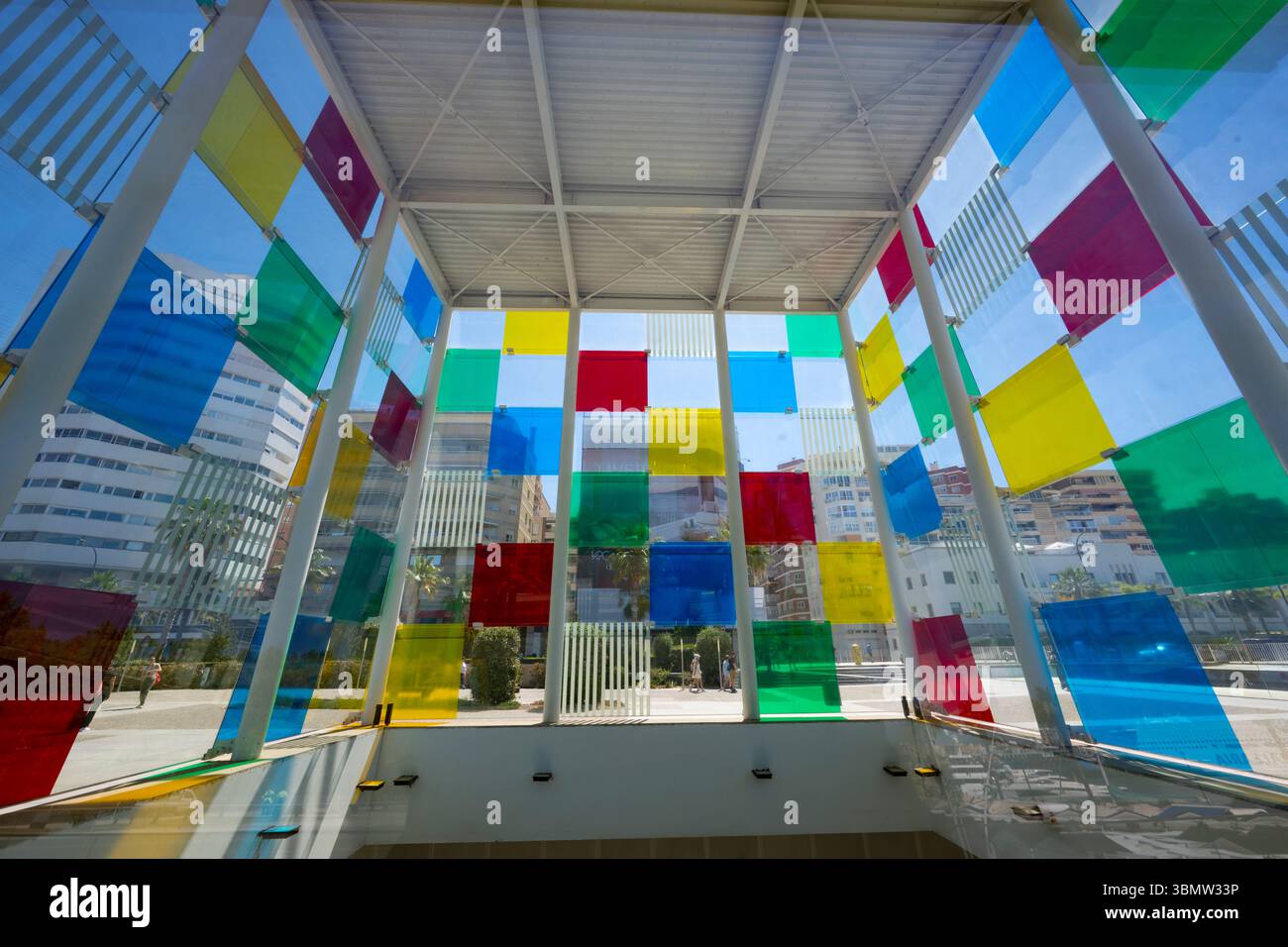 Centre Pompidou Málaga, ein ikonisches Gebäude, auch bekannt als „El Cubo“ („der Würfel“), Malaga, Andalusien, Spanien Stockfoto