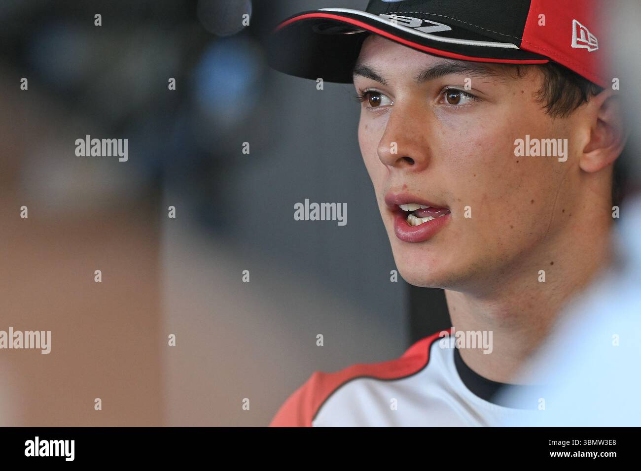 SPIELBERG, ÖSTERREICH - 28. JUNI: Oliver Bearman aus Großbritannien und MoneyGram Haas F1 Team während der Qualifikation vor dem Formel 1 Grand Prix von Österreich auf dem Red Bull Ring Circuit am 28. Juni 2025 in Spielberg, Österreich. (Foto: Vince Mignott/Alamy Live News) Stockfoto