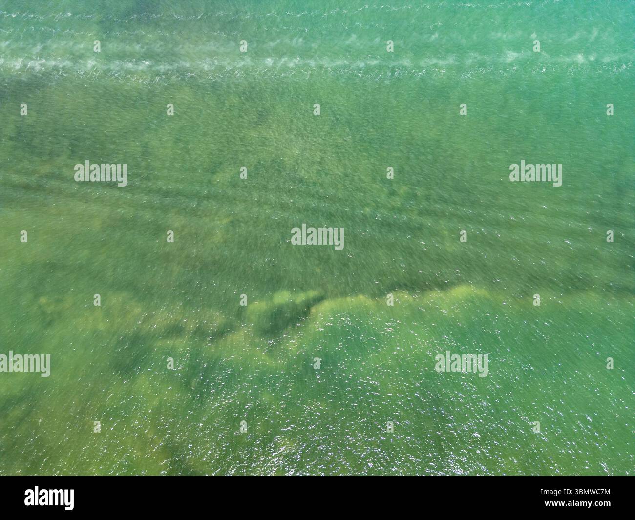 Luftbild der US Route 1, auch bekannt als Overseas Highway, in den Florida Keys in der Nähe von Long Key. Stockfoto