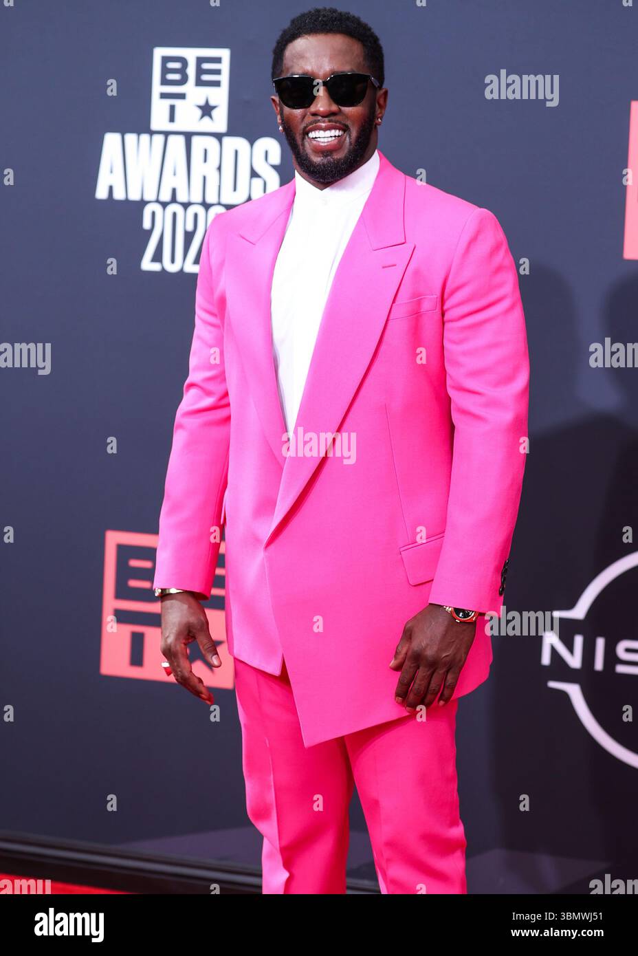 (DATEI) der Prozess gegen Sean 'Diddy' Combs wird vor die Jury gestellt, nachdem die Anwälte sich endgültig gestritten haben. LOS ANGELES, KALIFORNIEN, USA – 26. JUNI: Der amerikanische Rapper, Plattenproduzent und Plattenmanager Diddy (Sean Love Combs, auch bekannt unter seinen Künstlernamen Puff Daddy oder P. Diddy) kommt bei den BET Awards 2022 an, die am 26. Juni 2022 im Microsoft Theater at L.A. Live in Los Angeles, Kalifornien, USA, stattfinden. (Foto: Xavier Collin/Image Press Agency) Stockfoto