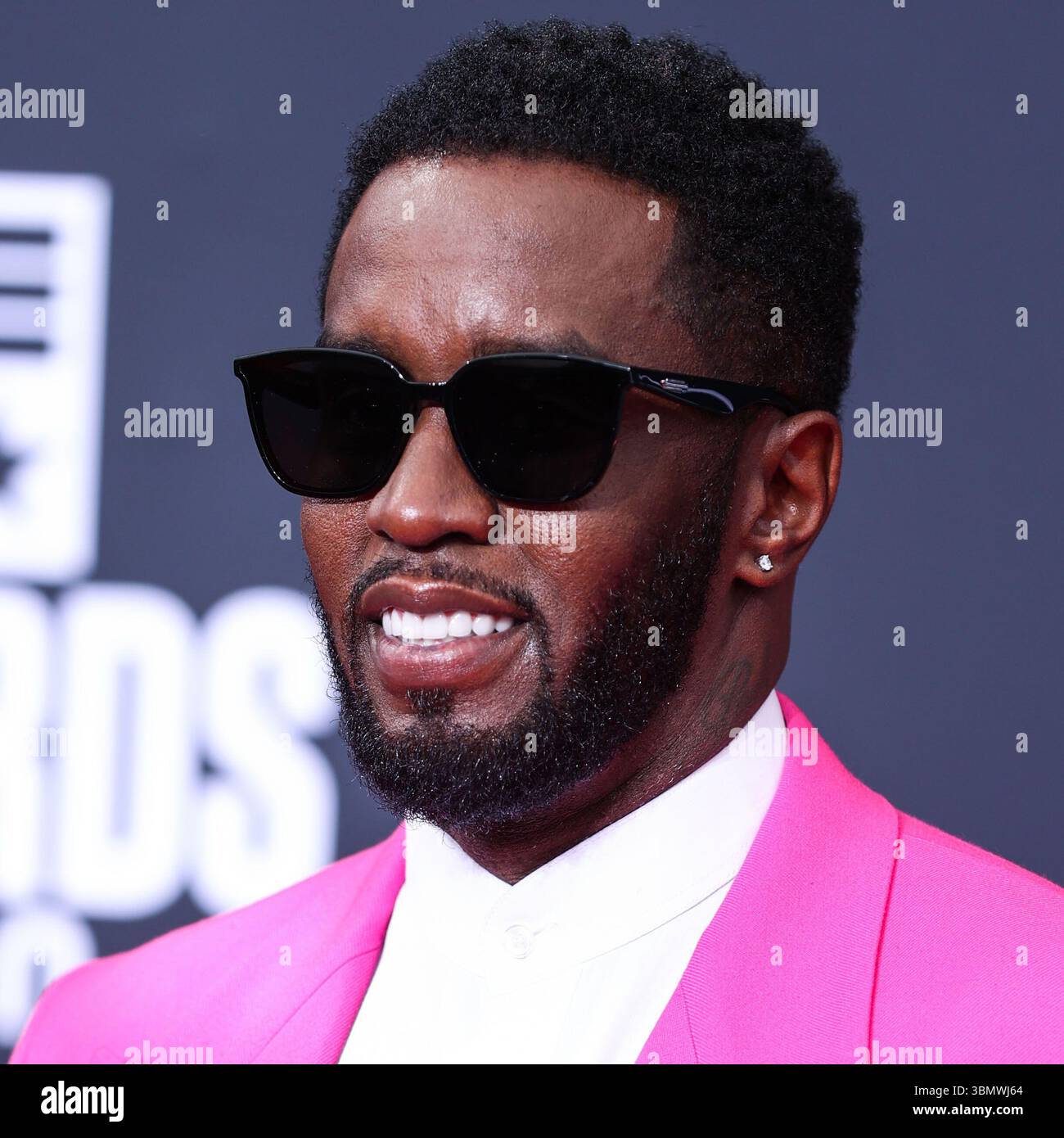 (DATEI) der Prozess gegen Sean 'Diddy' Combs wird vor die Jury gestellt, nachdem die Anwälte sich endgültig gestritten haben. LOS ANGELES, KALIFORNIEN, USA – 26. JUNI: Der amerikanische Rapper, Plattenproduzent und Plattenmanager Diddy (Sean Love Combs, auch bekannt unter seinen Künstlernamen Puff Daddy oder P. Diddy) kommt bei den BET Awards 2022 an, die am 26. Juni 2022 im Microsoft Theater at L.A. Live in Los Angeles, Kalifornien, USA, stattfinden. (Foto: Xavier Collin/Image Press Agency) Stockfoto