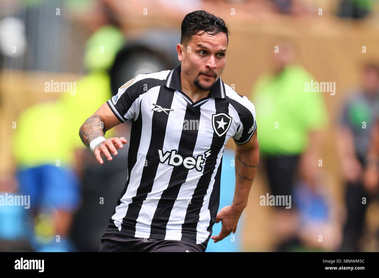 PHILADELPHIA, PA - JUNE 28: Artur #7 of Botafogo during the second half of the FIFA Club World Cup Round of 16 Game against SE Palmeiras on June 28, 2025 at Lincoln Financial Field in Philadelphia, Pennsylvania. (Photo by Rich Graessle/Icon Sportswire) (Icon Sportswire via AP Images) Stockfoto