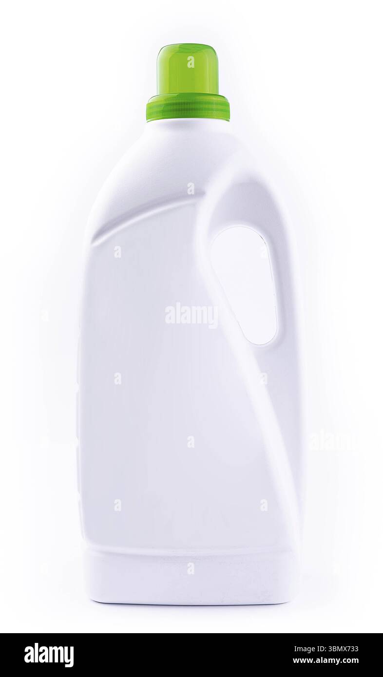 Stilllebensdauer, Kunststoffflasche mit Griff des Reinigungsprodukts isoliert Stockfoto