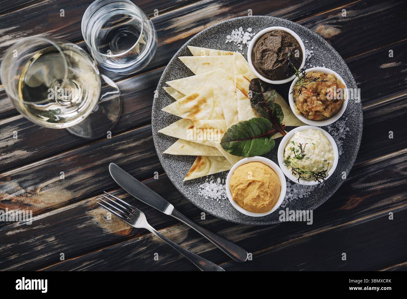 Essen Stillleben, verschiedene orientalische Speisen, Mezze-Draufsicht Stockfoto