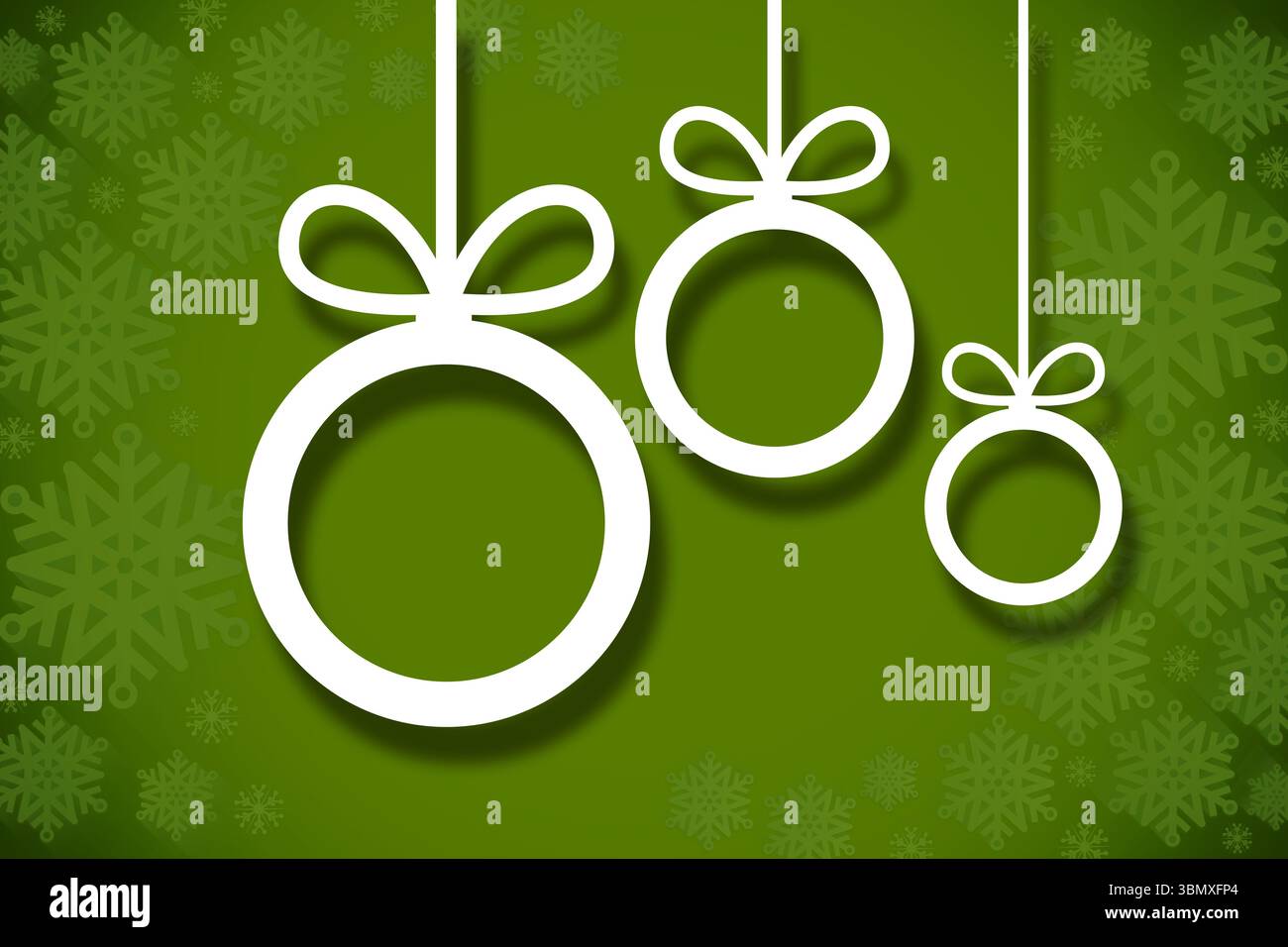 weihnachtsdekoration auf Grün hängen Stockfoto