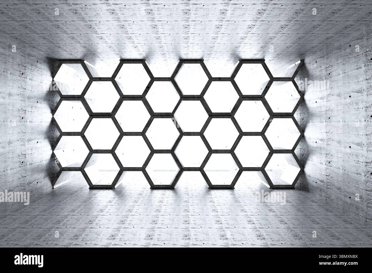 Das Wabenfenster überflutet die Betonkammer mit hellem Licht und hebt die raue Textur hervor Stockfoto