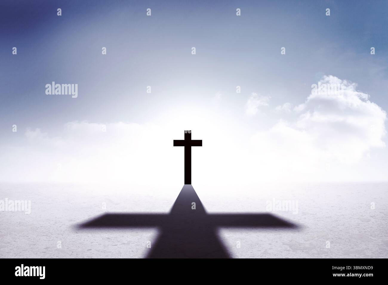 Zeigt eine dunkle Kreuzstruktur, die einen langgestreckten kreuzförmigen Schatten auf einer hellen Ebene unter hinterleuchtetem Himmel wirft Stockfoto