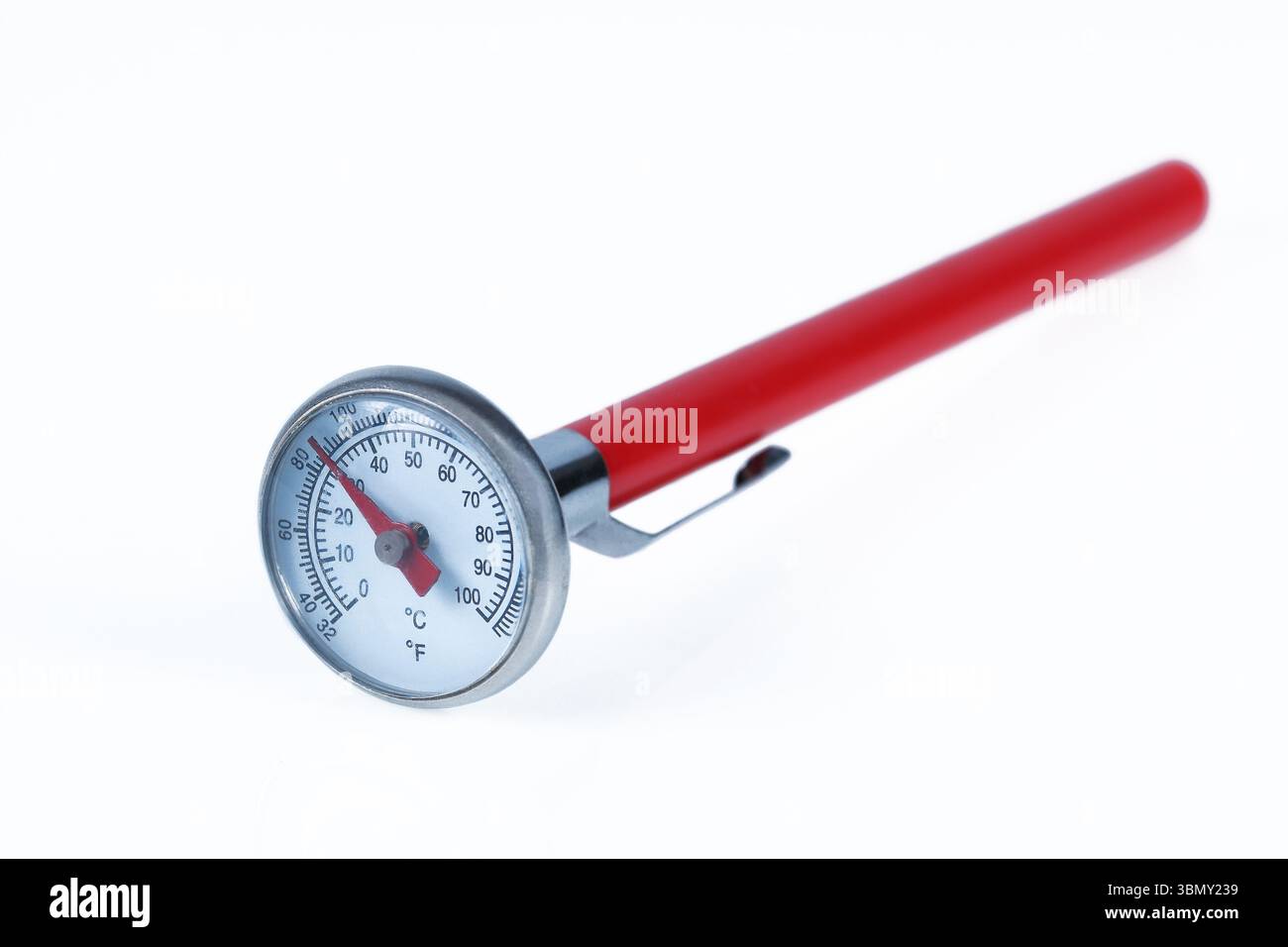 Es ist ein Lebensmittel- und Getränkedomometer, das auf weiß isoliert ist. Stockfoto