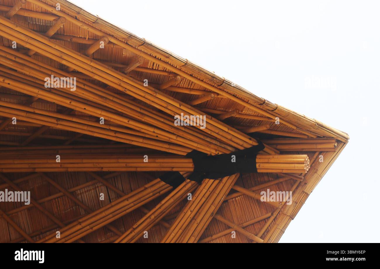 Bambus-Dachbalkenkonstruktionsfugen und Tischlertechniken. Stockfoto
