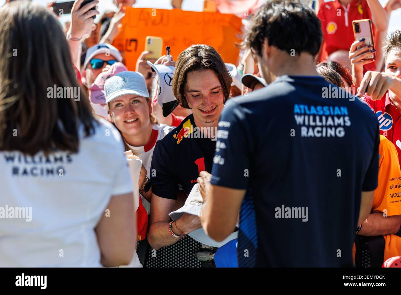 Carlos Sainz (Williams Racing, #55) gibt Autogramme, großer Preis von Oesterreich, Motorsport, Formel 1, Saison 2025, 29.06.2025 Foto: Eibner-Pressefoto/Alexander Neis Stockfoto
