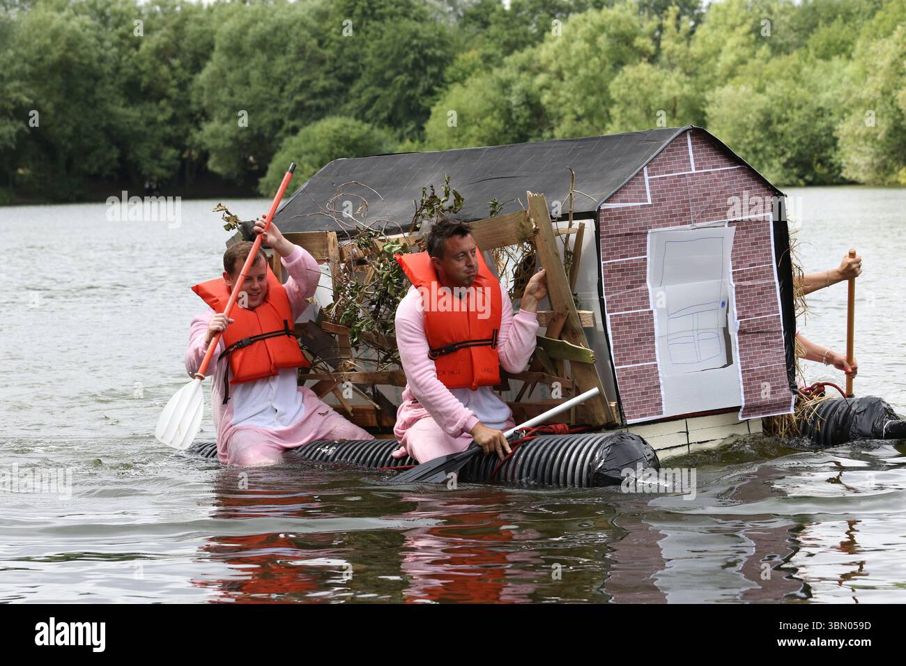 Blowing cheeks -Fotos und -Bildmaterial in hoher Auflösung – Alamy Blowing cheeks -Fotos und -Bildmaterial in hoher Auflösung – Alamy