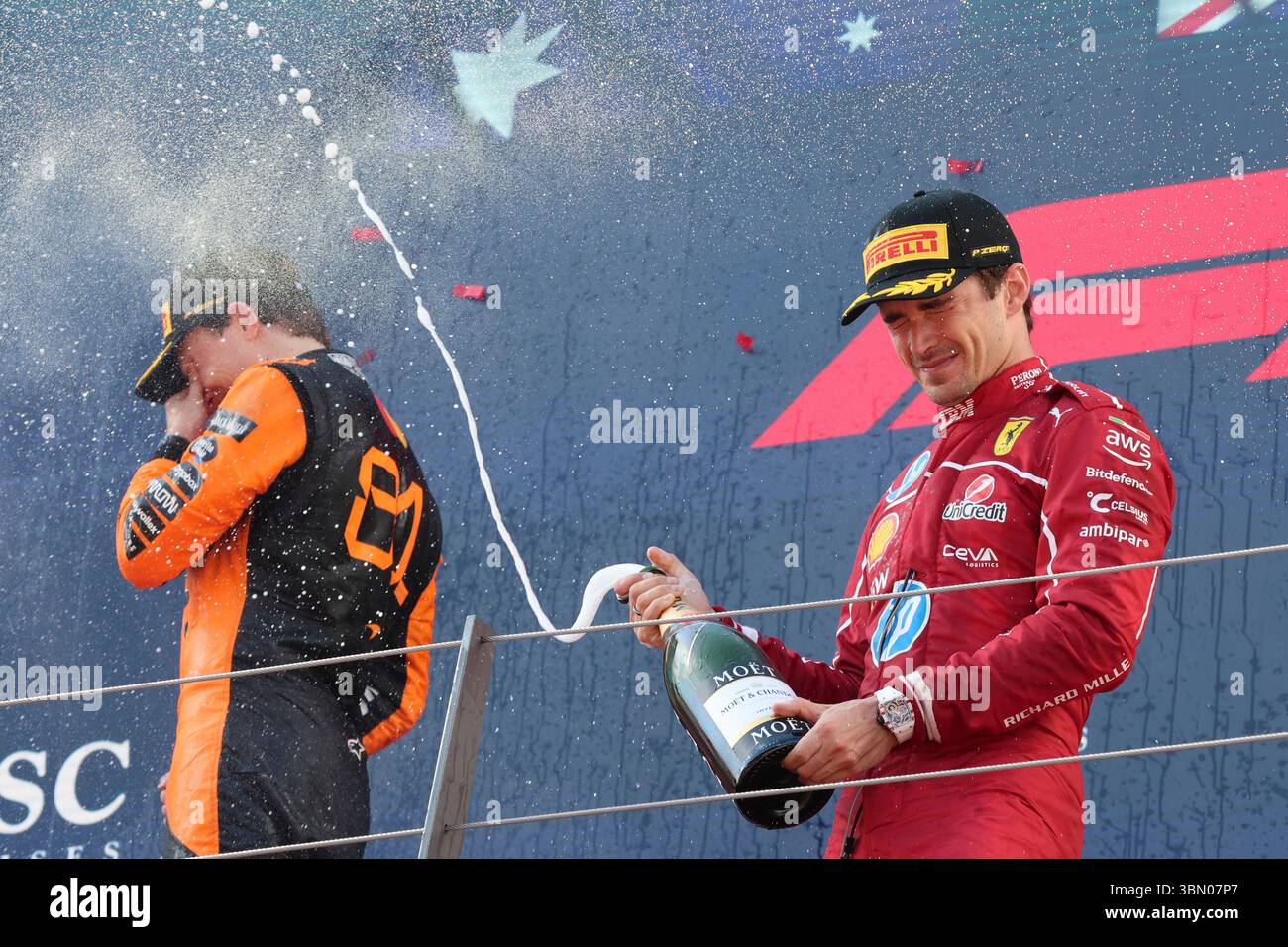 Red Bull Ring, 29. Juni 2025. Formel 1 MSC Cruises großer Preis von Österreich 2025. Im Bild: Oscar Piastri (aus) vom McLaren Formel-1-Team, Charles Leclerc (MON) von Scuderia Ferrari HP © Piotr Zajac/Alamy Live News Stockfoto